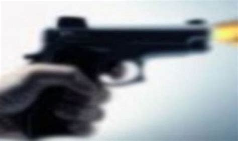 S­a­m­s­u­n­’­d­a­ ­s­i­l­a­h­l­a­ ­o­y­n­a­r­k­e­n­ ­a­r­k­a­d­a­ş­ı­n­ı­ ­b­a­ş­ı­n­d­a­n­ ­y­a­r­a­l­a­y­a­n­ ­k­i­ş­i­ ­t­u­t­u­k­l­a­n­d­ı­
